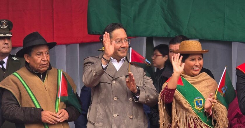 Arce y Choquehuanca encabezan el desfile cívico militar en honor al 39 aniversario de El Alto