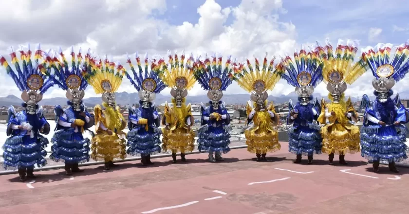 Fraternidad Liberación Fanáticos se prepara para la entrada folklórica de la zona 16 de Julio