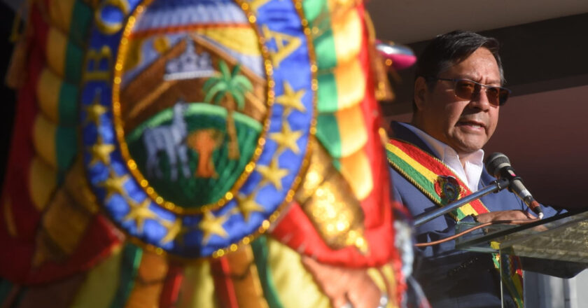 Arce denuncia que «un país vecino» busca controlar los recursos estratégicos nacionales y que apuntan a «balcanizar» Bolivia