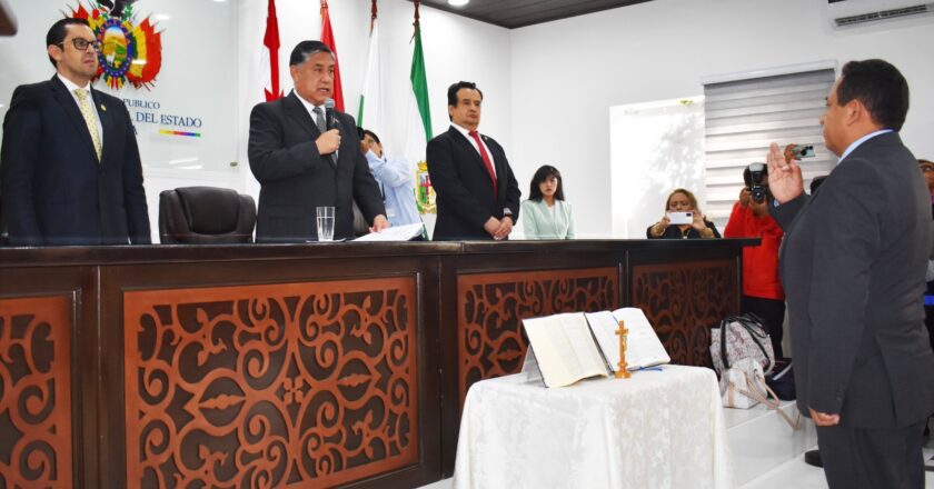 Fiscal General posesiona a Osvaldo Tejerina Ríos como nuevo Fiscal Departamental de Cochabamba