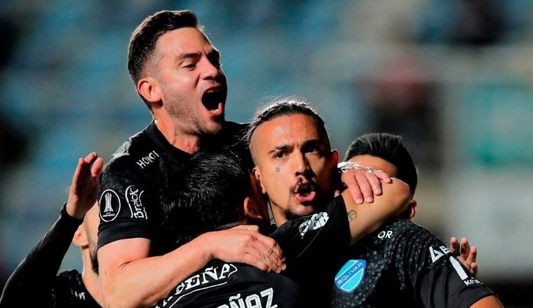 Bolívar golea de visitante en su debut de Copa Libertadores