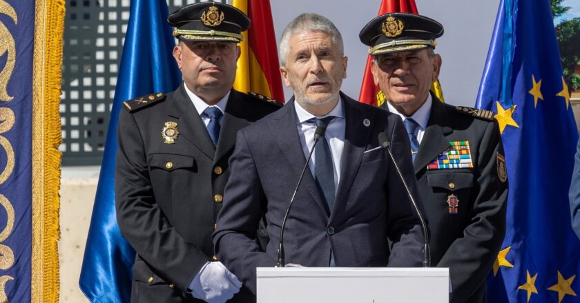 Gobierno español afirma que se están haciendo los trámites para deportar a los 69 bolivianos del crucero de Barcelona