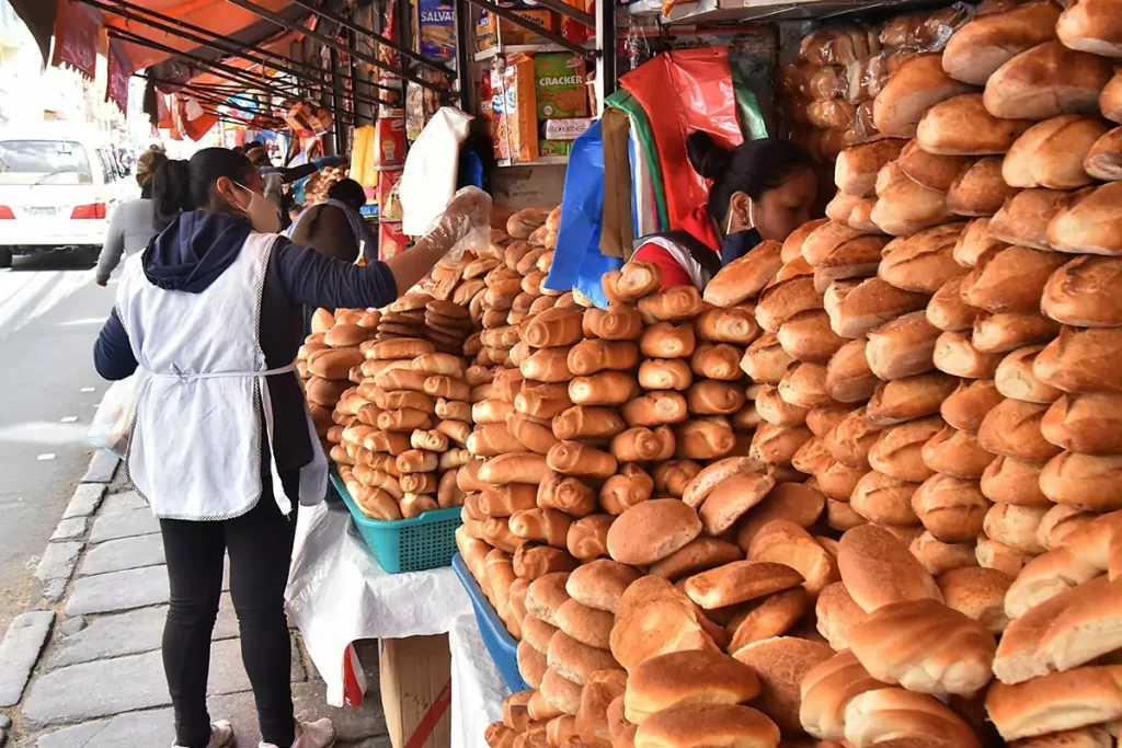 Panificadores se declaran en emergencia y advierten con subir el precio del pan