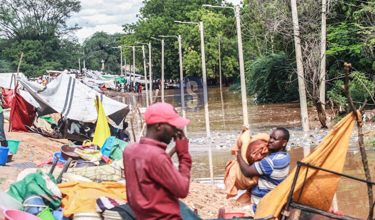 Las inundaciones en Kenia dejan ya 210 muertos en medio de una parálisis nacional