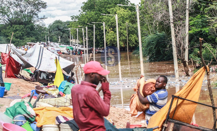 Las inundaciones en Kenia dejan ya 210 muertos en medio de una parálisis nacional