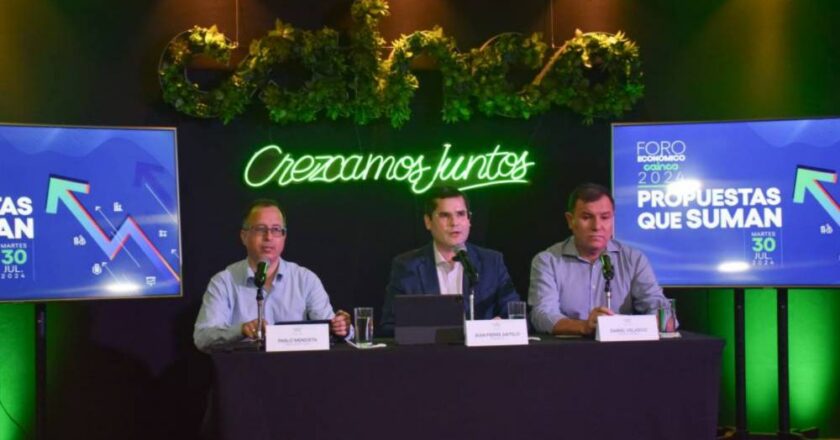 «Propuestas que suman»: Foro de CAINCO aborda desafíos económicos