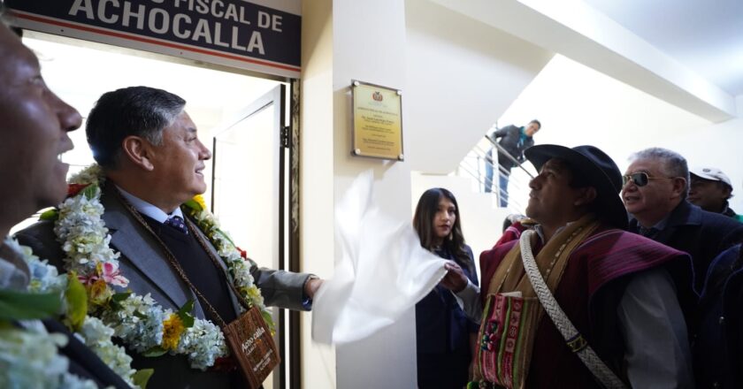 La Paz: Fiscal General inaugura dos nuevos asientos fiscales en los municipios de Achocalla y  Carabuco