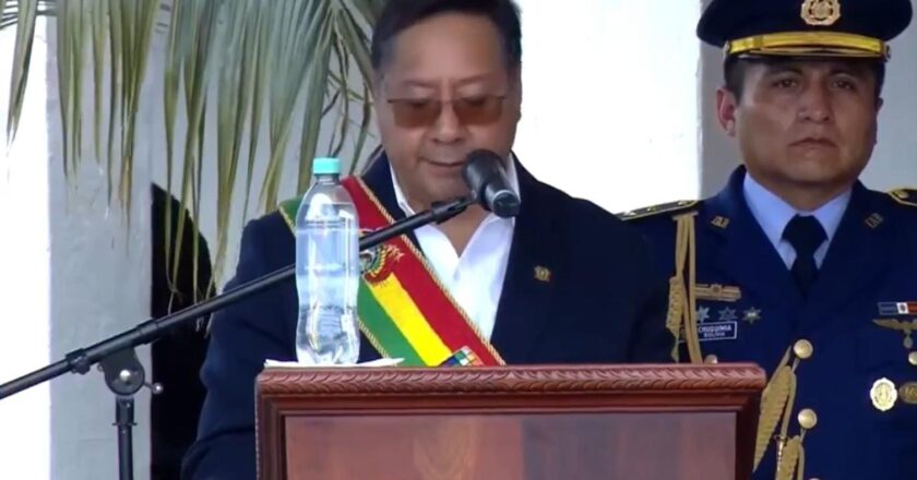 Arce conmemora el 101 aniversario de la FAB y destaca su rol esencial en la asistencia humanitaria e integración territorial