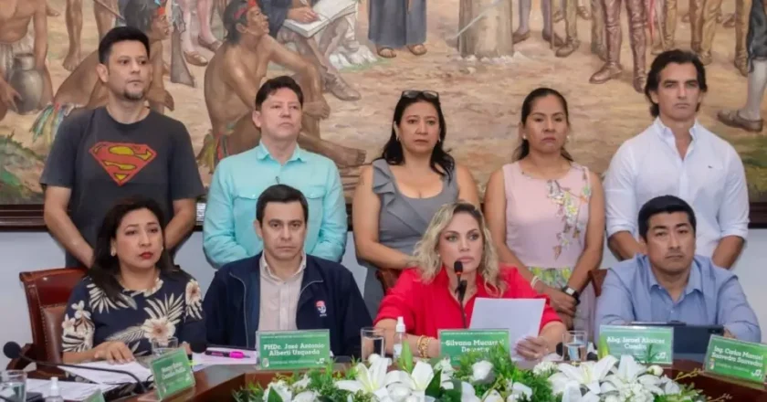 Choferes toman rehenes en Santa Cruz exigiendo aumento de pasajes
