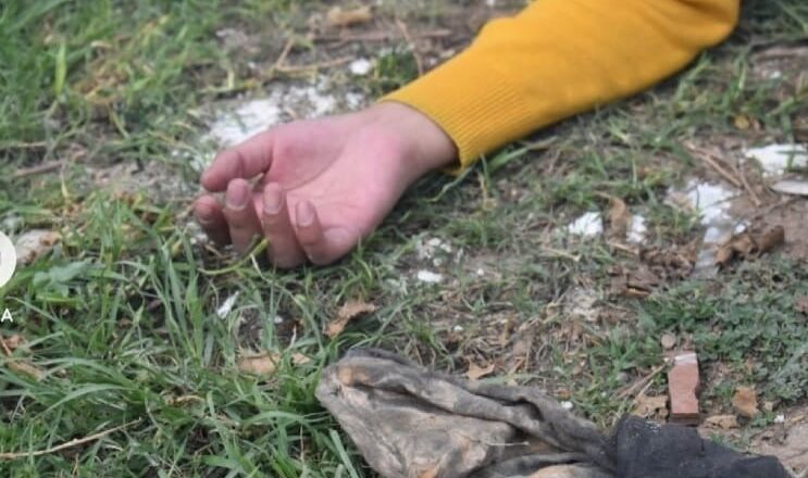 Una mujer es hallada muerta a orillas de una laguna; la Policía investiga presunto feminicidio