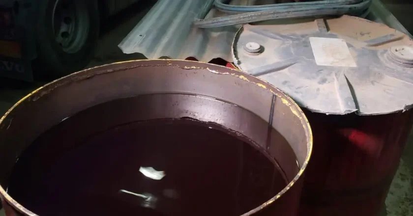 En un surtidor en El Alto descargaron aceite en lugar de diésel