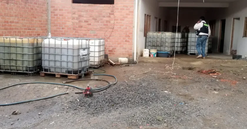 Intervienen casa en El Alto con 7 mil litros de diésel acopiados ilegalmente; detienen a dos personas