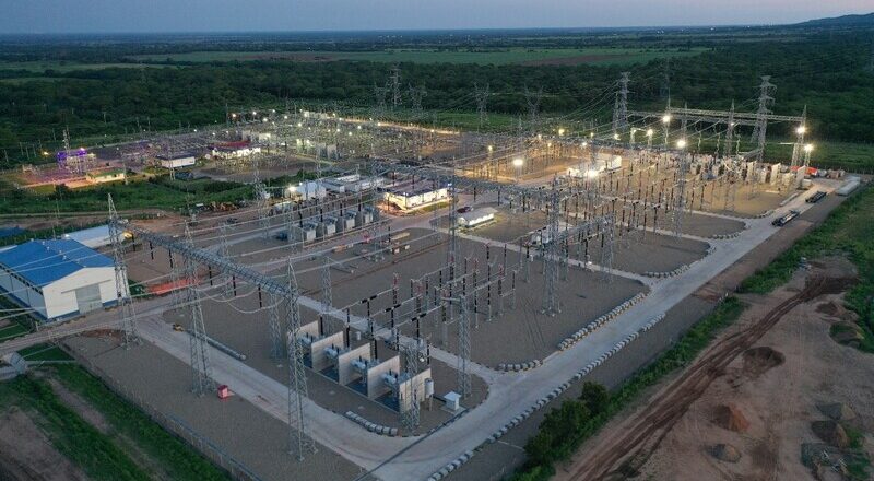 En Santa Cruz instalan equipos de la primera línea eléctrica de extra alta tensión para fortalecer el suministro en la región oriental