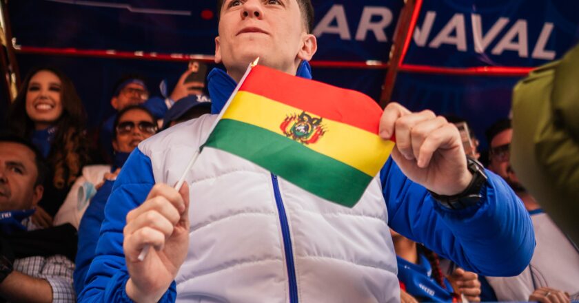 Guaynaa llegó a la capital folclórica de Bolivia de la mano TECNO, auspiciador del Carnaval orureño