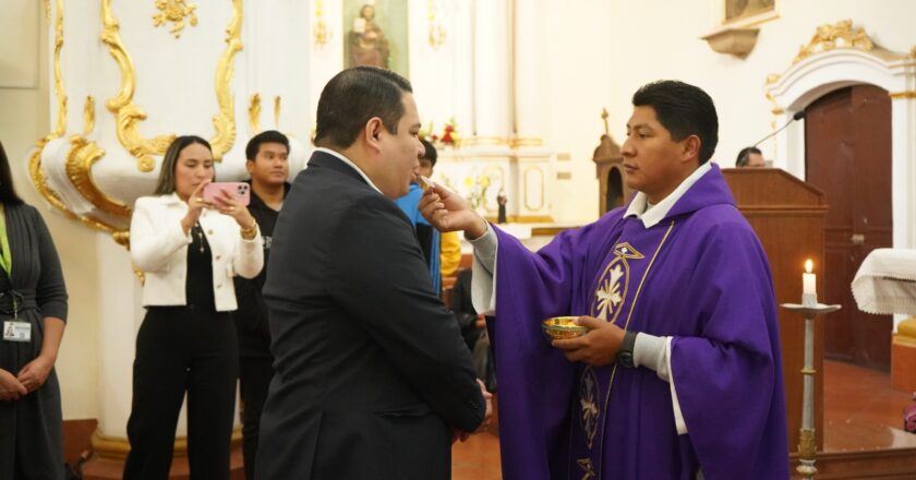 Fiscal General asiste a la misa del primer día de la Cuaresma en la Catedral Metropolitana de Sucre