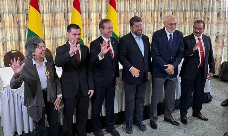 Oposición boliviana definirá candidato presidencial mediante tres encuestas en abril
