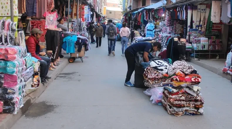 Bolivia se convierte en el destino favorito de los argentinos para compras con precios hasta un 75% más baratos, según medio argentino