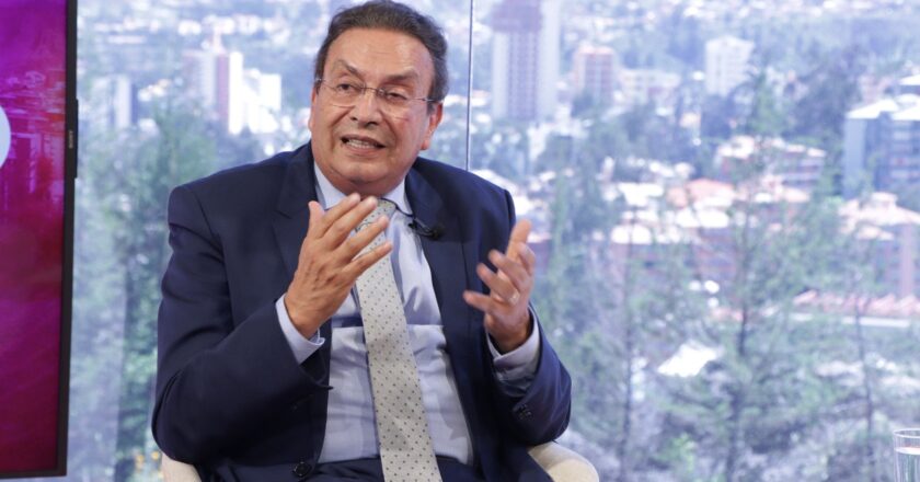 Empresarios advierten que incremento salarial podría generar contracción económica e inflación