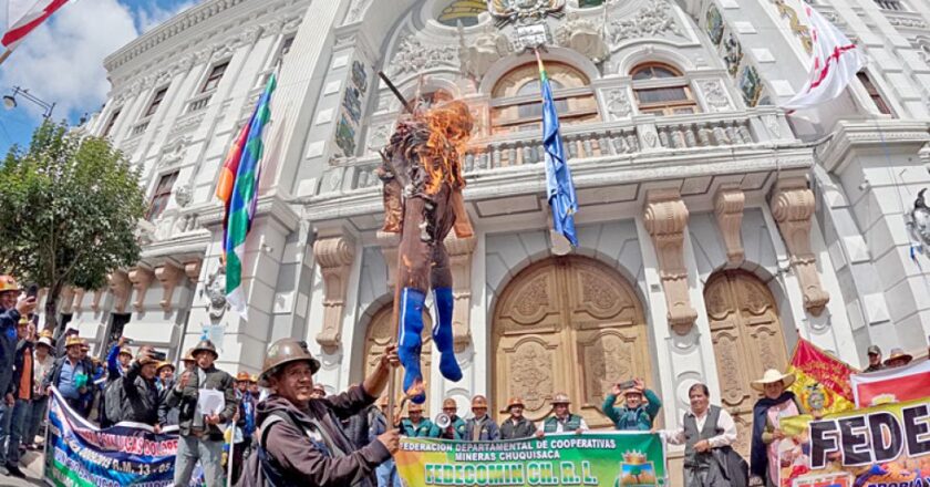 Mineros rechazan diálogo y entran en bloque desde hoy