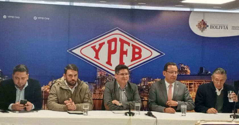 Gobierno y sector privado analizarán simplificación de trámites para importar combustibles