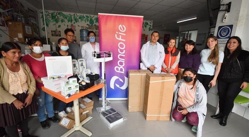 Banco FIE y Oncofeliz entregan equipamiento para la atención del cáncer infantil en Cochabamba