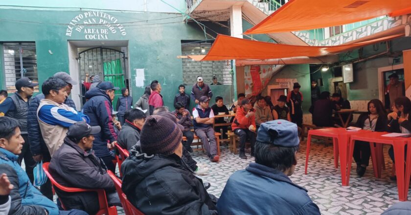 CDC Bolivia realiza campaña de socialización del Decreto de Indulto en el Penal de San Pedro