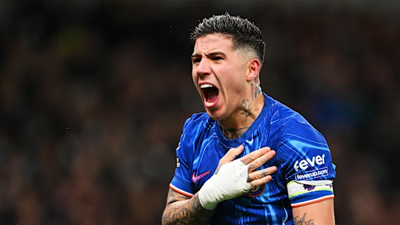 ¡Enzo se puso la 10! Gol de cabeza y victoria ante el Tottenham