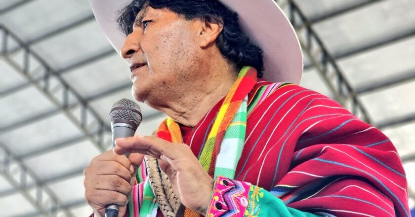 Evo cuestiona al TSE por permitir la candidatura de un extranjero