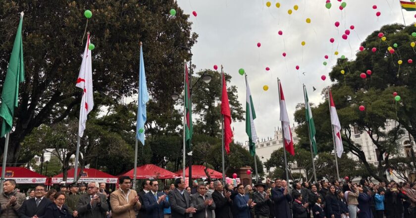 Fiscalía de Chuquisaca reafirmó compromiso con los derechos de la niñez en acto de reivindicación patriótica