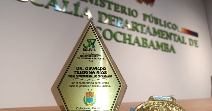 Fiscal Departamental de Cochabamba  fue galardonado con el premio a la gestión eficiente 2025