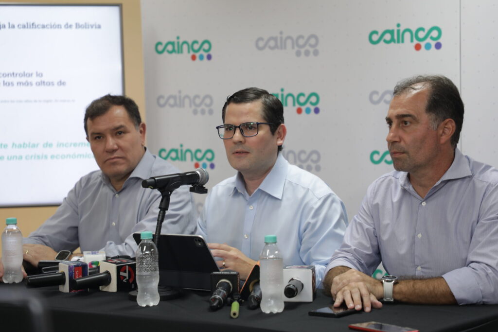 Empresarios rechazan incremento salarial y acusan al Gobierno de agravar la crisis económica
