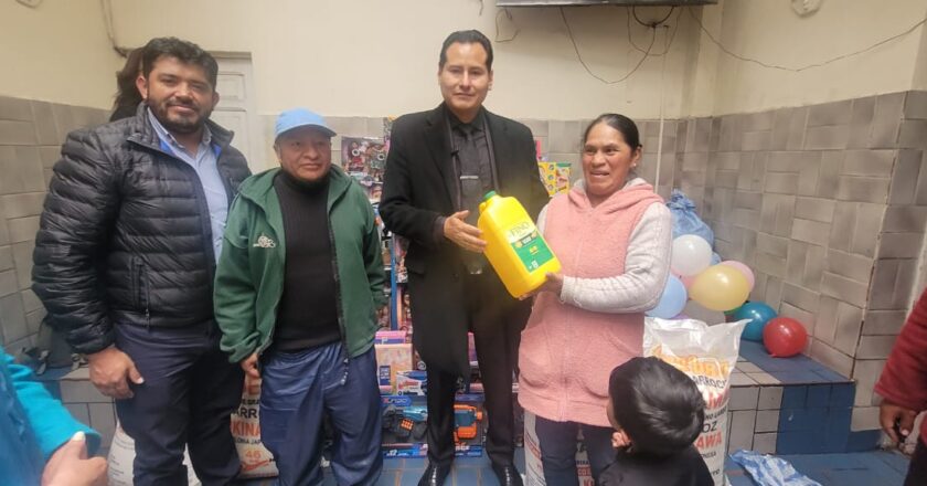 Fiscal Departamental de La Paz entregó víveres y juguetes a niños de los lustrabotas