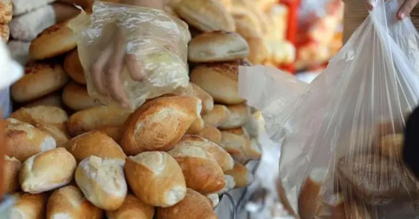 Panificadores de Santa Cruz anuncian que el pan ya no costará 50 centavos por alza de insumos