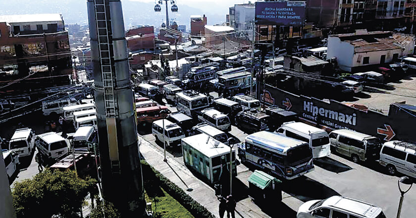 El paro del transporte sindicalizado se mantiene y afecta a la ciudadanía
