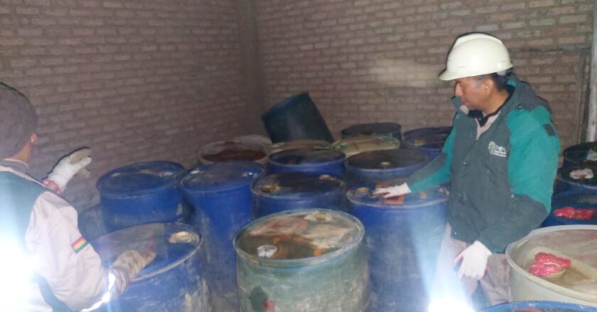 Fiscalía solicita la detención preventiva de dos varones por almacenaje y distribución ilícita de combustible en Oruro