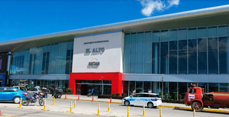 Aeropuerto de El Alto suspende operaciones por densa neblina