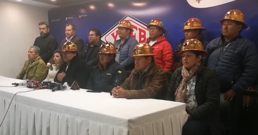 Fencomin y Gobierno logran acuerdo tras reunión maratónica: se levantaron las movilizaciones en La Paz