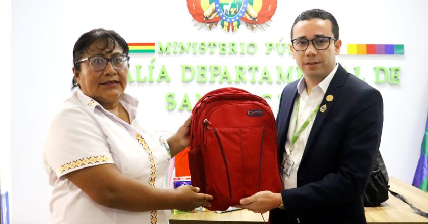 Santa Cruz: Fiscalía entrega material escolar al municipio de San Javier para la maratón por la vida de un niño