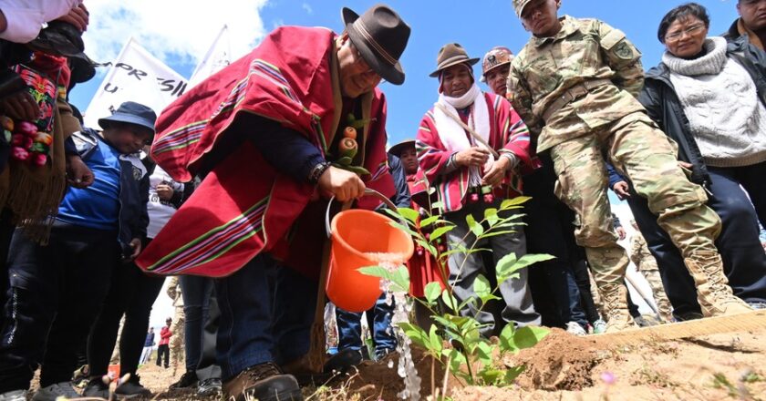 Arce da luz verde al Octavo Pulmón Ecológico con inicio de plantación en Oruro