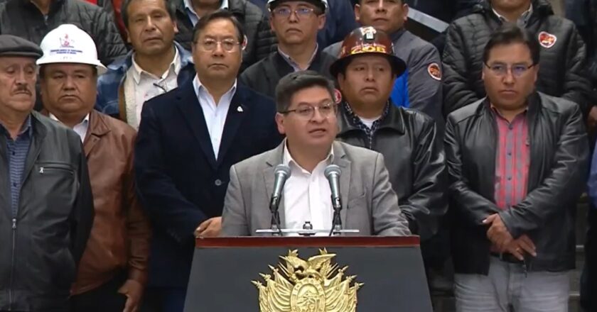 Gobierno y COB acuerdan incremento salarial del 10% al mínimo nacional y 5% al haber básico para 2025