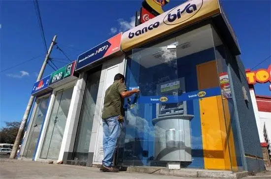 CAJEROS BCP Y BISA