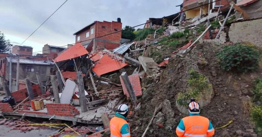Deslizamiento en Bajo San Isidro obligó a evacuar a seis familias por colapso de viviendas