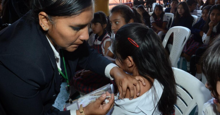 Aumentan los casos de IRA y neumonías en Bolivia, según reporte epidemiológico