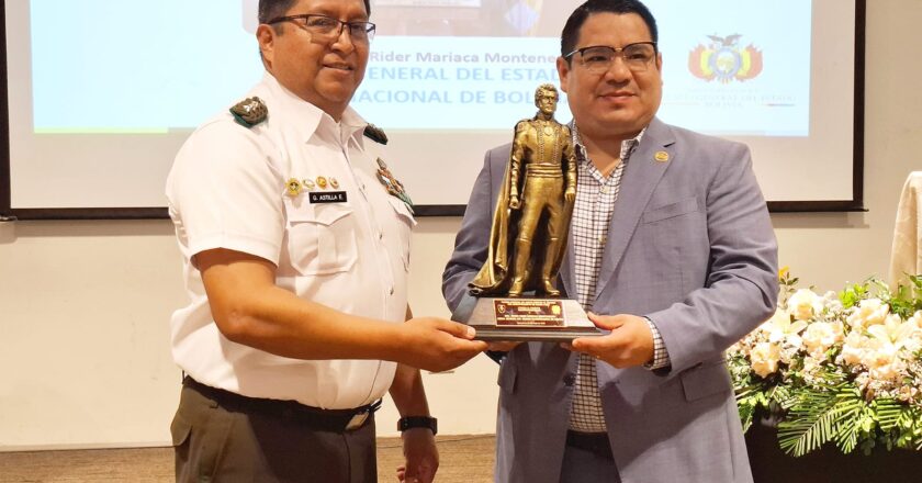 Fiscal General del Estado recibe reconocimiento de la FELCC de Santa Cruz por su destacado trabajo en beneficio de la población