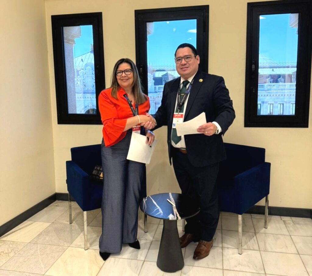 ROGER MARIACA Y LUZ ADRIANA CAMARGO