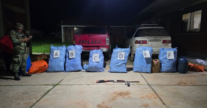 Seis personas fueron aprehendidas en la carretera Santa Cruz por tráfico de más de  127 kilos de marihuana
