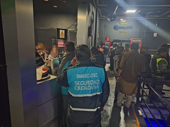 Clausuran discoteca en el centro de La Paz por funcionar con licencia vencida y vender alcohol no autorizado