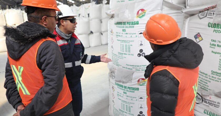 Comcipo constata operación continua en plantas de litio y llama a conocer el complejo industrial en Uyuni