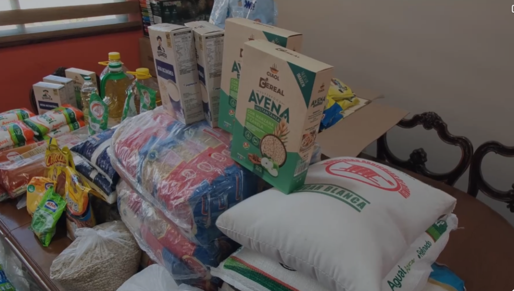 ENTREGA DE VÍVERES EN SUCRE