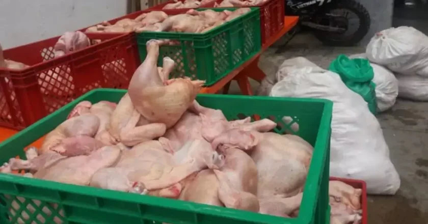 Militares decomisan 2.500 kilos de carne de pollo de contrabando en la frontera con Perú